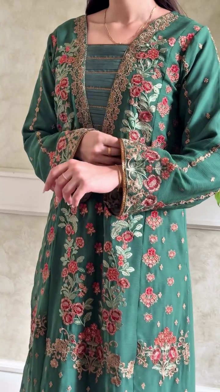 Emerald Green Embroidered Festive Suit with Dual-Tone Dupatta 🌿❤️ - Image 3