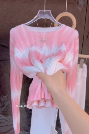 💖 Winter Glow Knitwear – Pink & White Ombre Magic