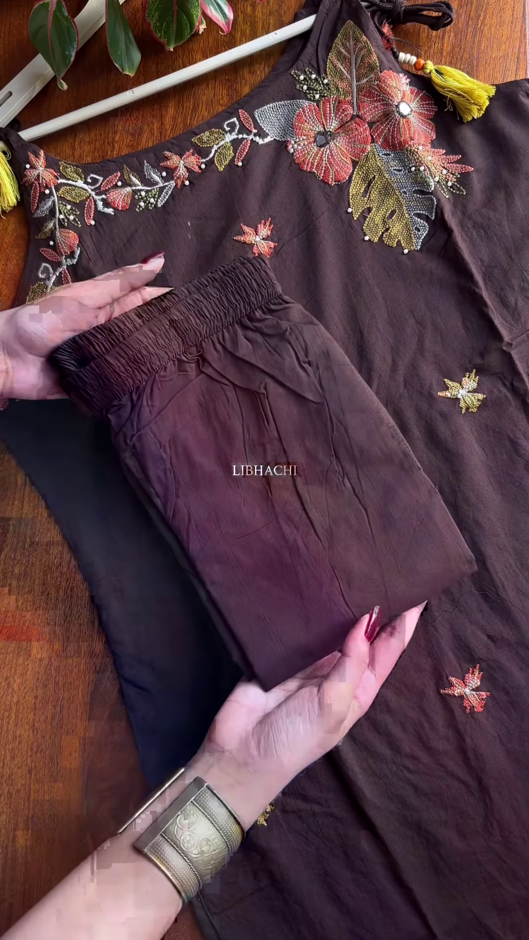 Grace in Every Drape – Discover Timeless - Image 3