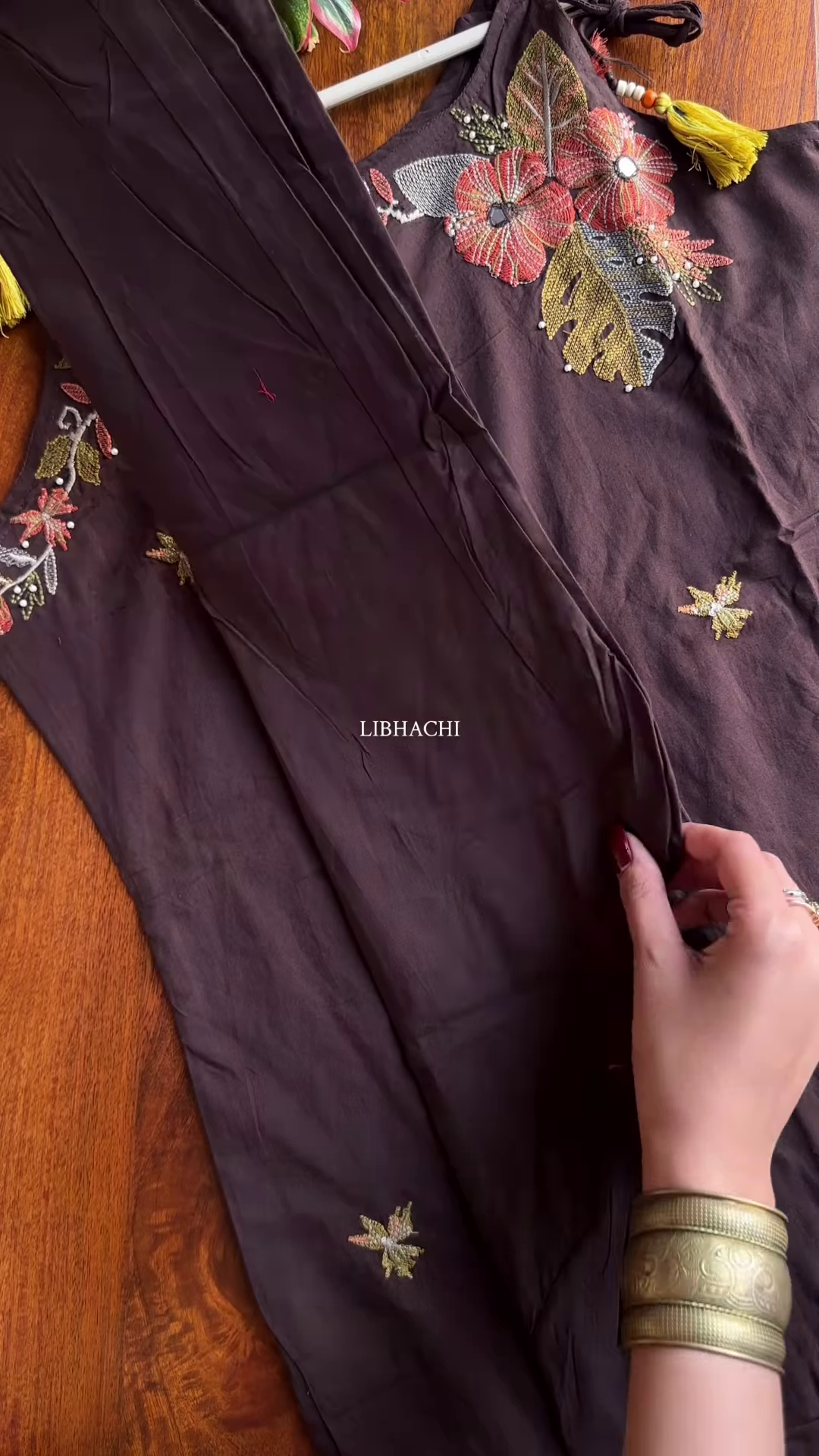 Grace in Every Drape – Discover Timeless - Image 4