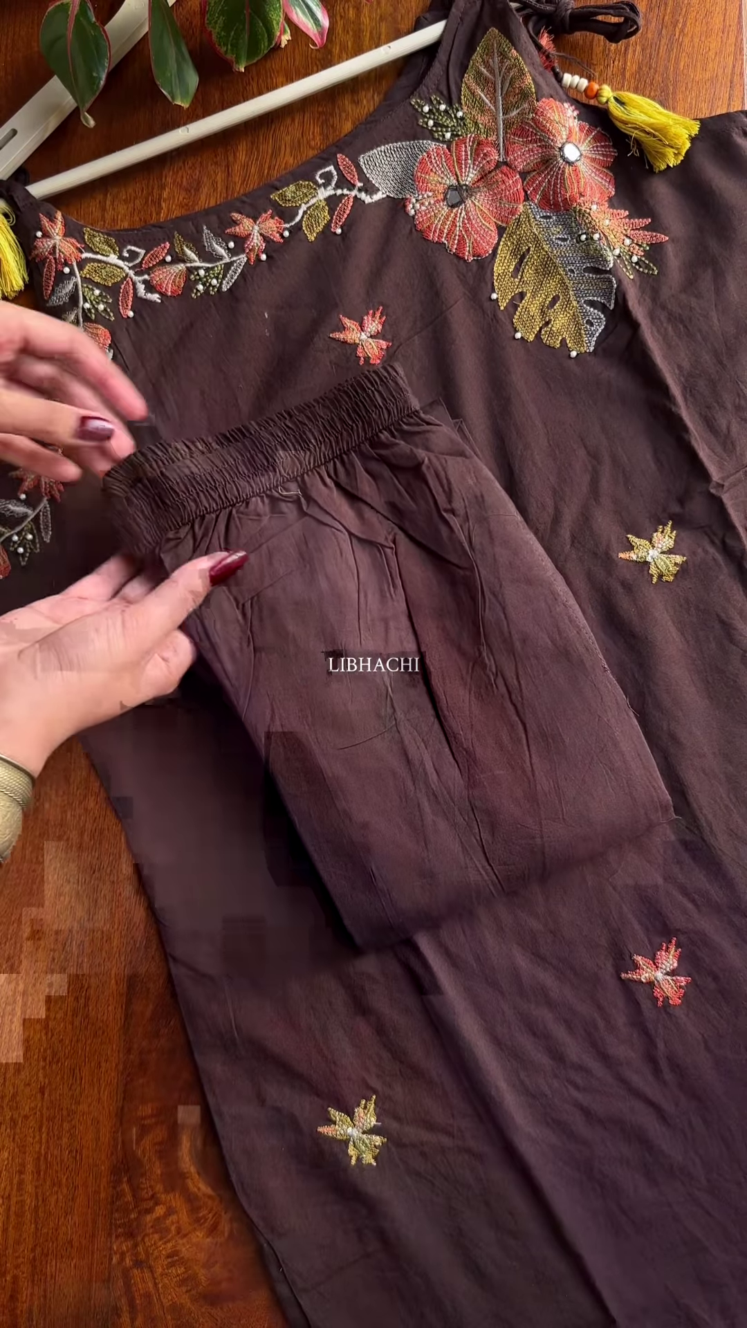 Grace in Every Drape – Discover Timeless - Image 5