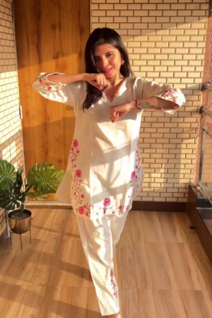 Sunlit Elegance in Ivory