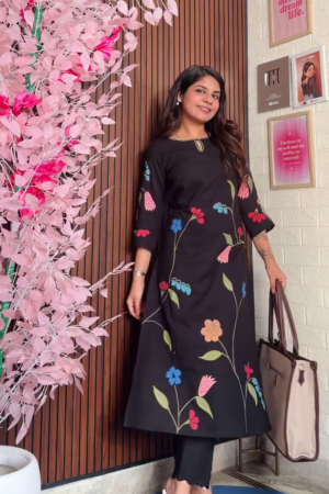 Cream Floral Printed Kurta Set with Statement Tote